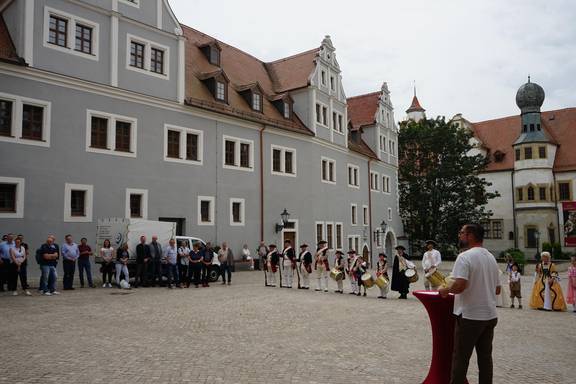 Am 20. Juni 2024 wurden die sanierten Abschnitte des Schlosses Forderglauchau wieder für die Öffentlichkeit freigegeben.